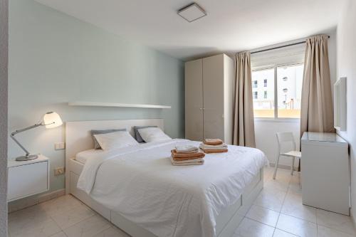Modern spacious 3 bedroom apartment near the beach