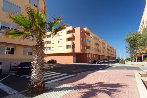 Modern spacious 3 bedroom apartment near the beach