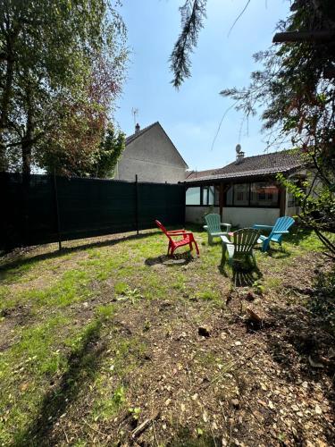 En have udenfor Maison décoration Disney à 10 min du Parc