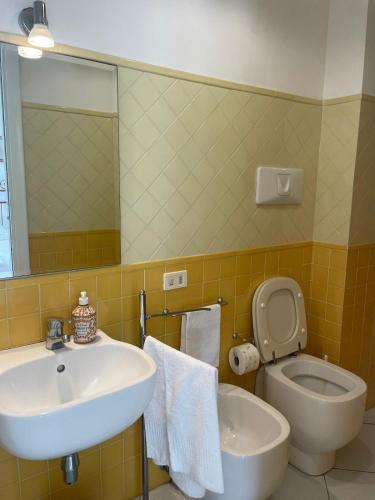 a bathroom with a sink and a toilet at La Casa di Audrey in Capri