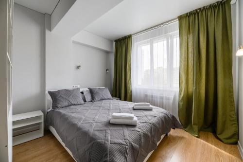 Postel nebo postele na pokoji v ubytování One Bedroom Apartment Near Arbat In The Golden Square of Almaty