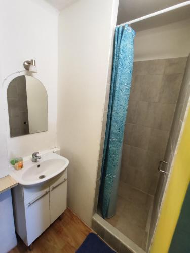 Ένα μπάνιο στο Timemachine Apartment