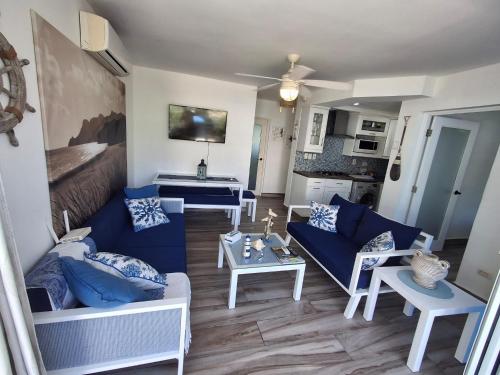 Kuchyň nebo kuchyňský kout v ubytování Playa Juan Dolio, RD-Acceso Privado A La Playa Justo Al Frente En 1ra Línea, Áreas Sociales, BBQ, Piscina, Gazebos-Parqueo-Wifi-Netflix-Al Lado De Minimarket, Restaurantes, Bares, Tiendas, Clubes de Playa, Campos De Golf, Bancos Comerciales y más