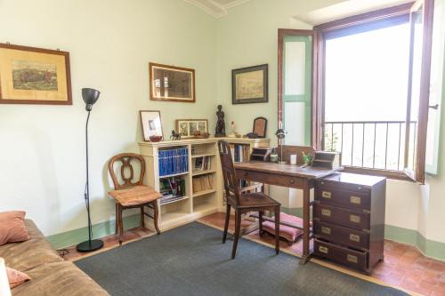 a desk and chair in a room with a desk at Castello in Lucignano