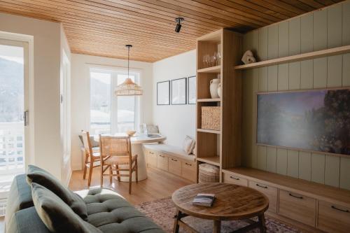a living room with a couch and a tv at BÕSKI - Refuge de luxe in Stoneham