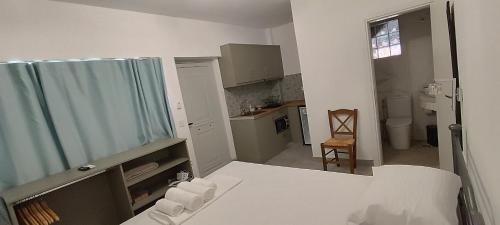 Postel nebo postele na pokoji v ubytování Aenaon Corfu Apartments #03