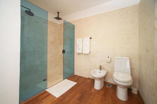 Ένα μπάνιο στο 5 mins from beach, Hilltop villa with pool
