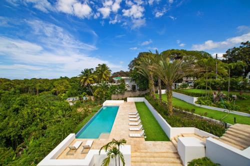 Πισίνα στο ή κοντά στο 5 mins from beach, Hilltop villa with pool