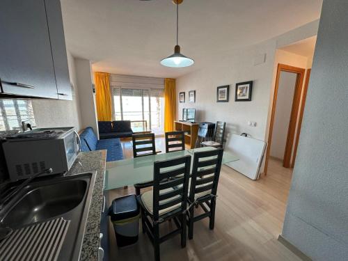 Bonito piso con piscina comunitaria AV-71