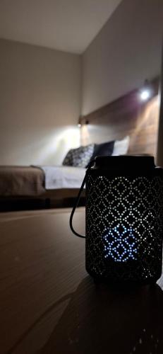 a traffic light in a room with a bed at Lux GUEST HOUSЕ МUKACHEVO in Mukacheve