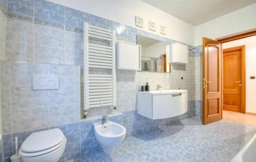 a bathroom with a toilet and a sink at Casa L'uliveto in Moneglia