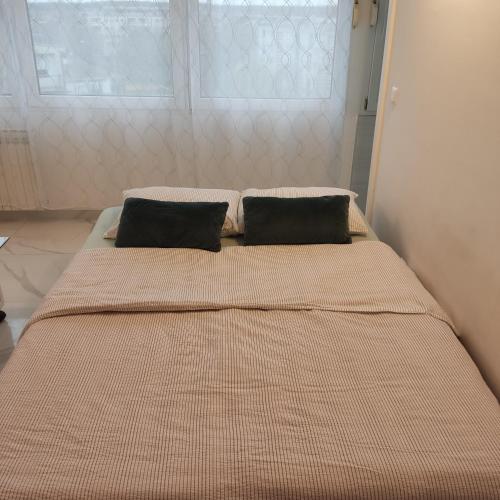 Katil atau katil-katil dalam bilik di Studio apartman Franka