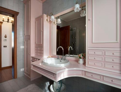 A bathroom at Bed & breakfast Villa Lisetta