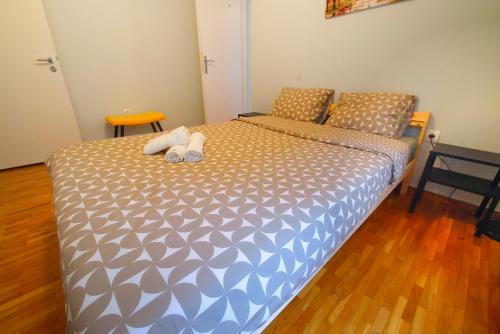 Cozy Central Stay