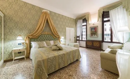 Friendly Venice Suites photo 13