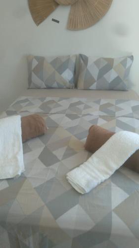 a bed with two towels and pillows on it at Excelente Flat no alto de Bezerros in Bezerros