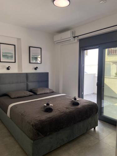 Helios Suite Lemonaki