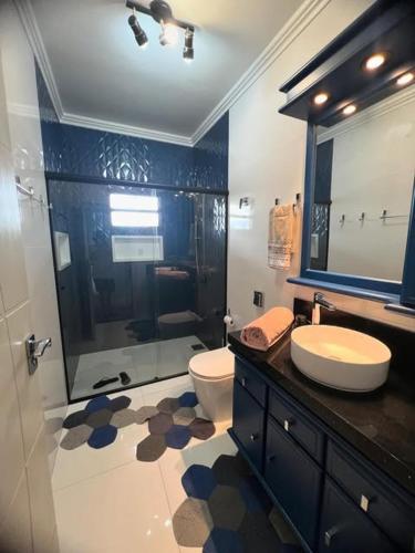 a bathroom with a shower and a toilet and a sink at Conforto em Local Privilegiado 2 in Itajaí