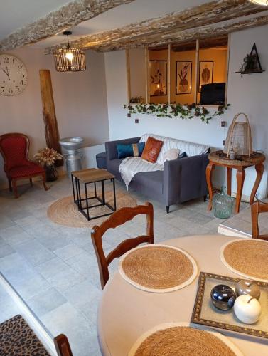Posezení v ubytování La Grange gîte la bergerie 1 CH