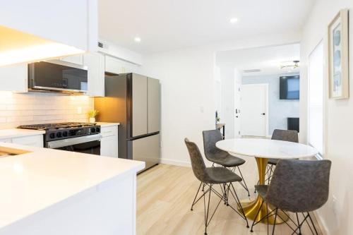 a kitchen with a table and chairs in a room at Luxury 2 Bed 2 Bath East Boston in Boston
