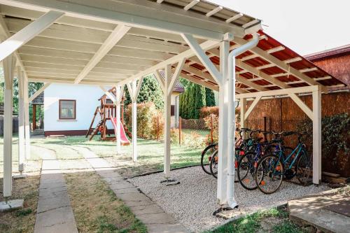 a white pergola with bikes parked under it at Horgony Szállás in Békésszentandrás