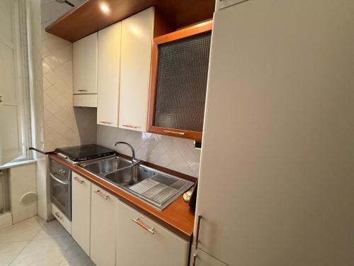 Η κουζίνα ή μικρή κουζίνα στο Holiday Guesthouse