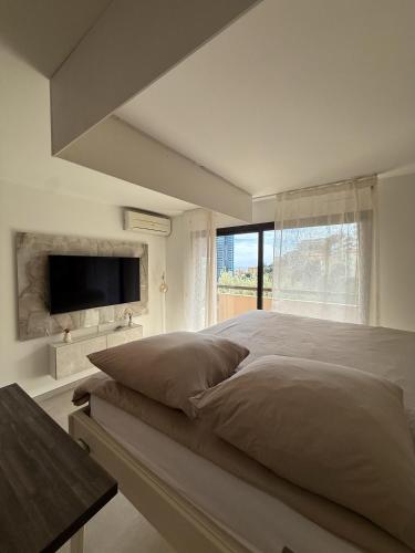 Studio de LUXE Portes de Monaco - Vue MER - Piscine - Wifi photo 2