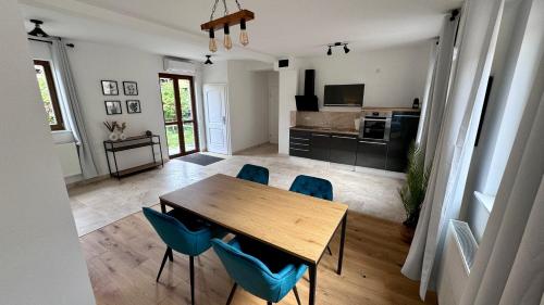 a kitchen and dining room with a wooden table and chairs at Design Apartment im alten Schloss Deidesheim in Deidesheim