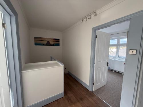 Ένα μπάνιο στο Bournemouth spacious 4BR duplex by AFC Stadium, Contractors, Groups, Families