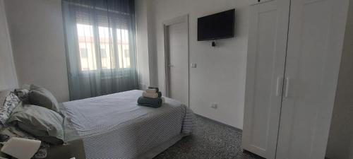 Postel nebo postele na pokoji v ubytování Emerald Room Pisa
