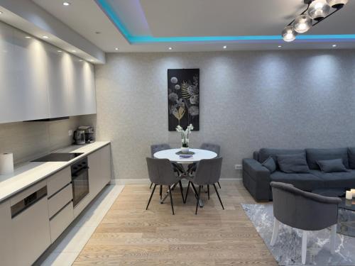 Kuchyň nebo kuchyňský kout v ubytování Belgrade Waterfront Penthouse 17th last floor