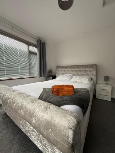 a bedroom with a bed with a blanket on it at Contractor and Family, Private Detached Property DY5 in Brettell Lane