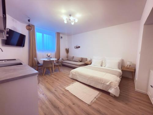 Cosy Cave Station in Prague 5