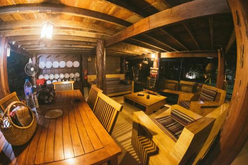 an overhead view of a restaurant with a table and chairs at Rice Barn And Rooms in Hang Dong