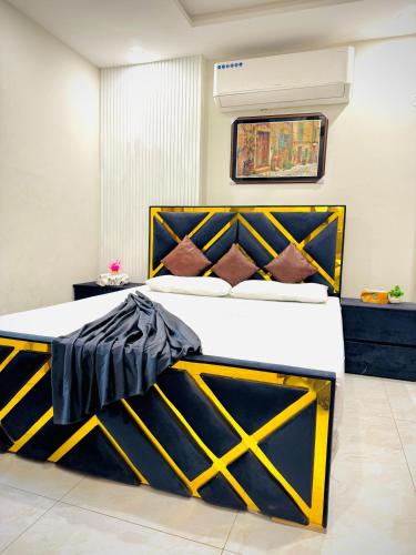 One Bed Designer Luxury Apartment Mehar Suites