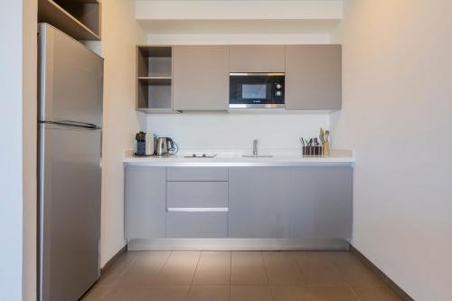 Η κουζίνα ή μικρή κουζίνα στο Luxury Apartment, Seaview Close Beach