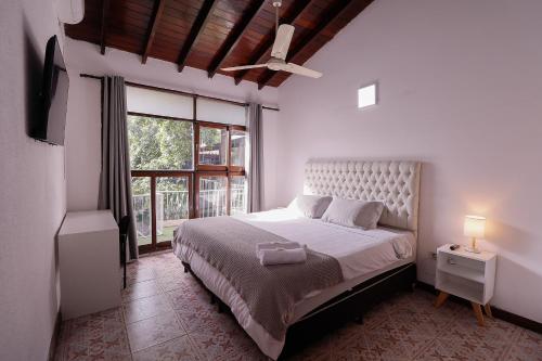 Habitación privada con terraza y WiFi rápido en el centro