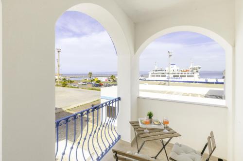 a balcony with a view of a cruise ship at Dimora sul Porto in Calasetta