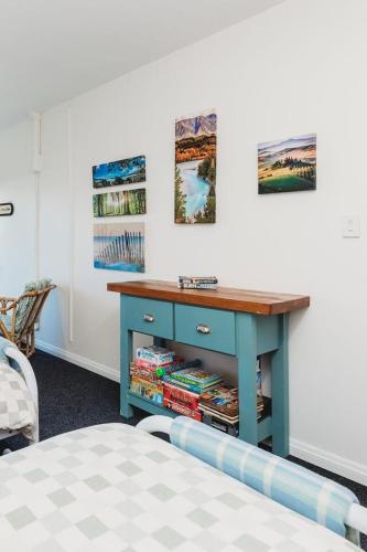 a desk in a room with a table at Lovely Pet Friendly Townhouse in Methven