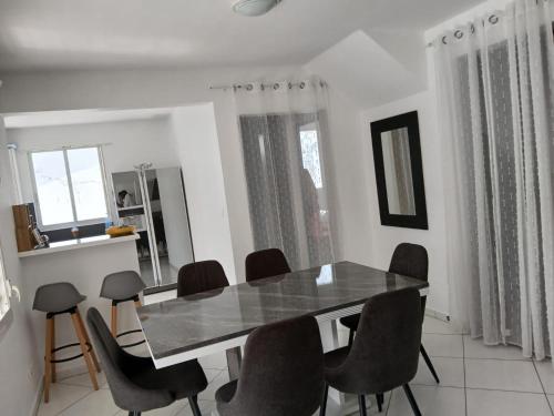Fotografie z fotogalerie ubytování Sweet Nest Villa v destinaci Sainte-Rose