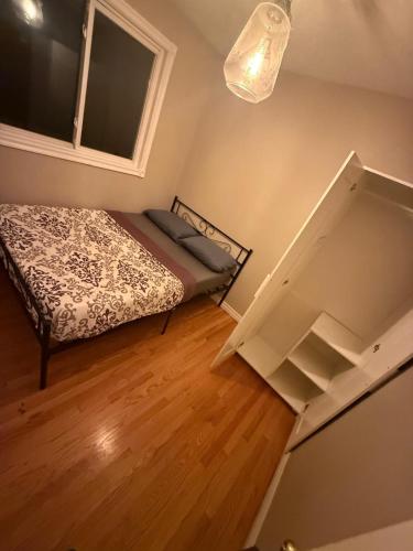 Postel nebo postele na pokoji v ubytování STAY AT FLAT CAD 39- Next to Airport, Transit, Park