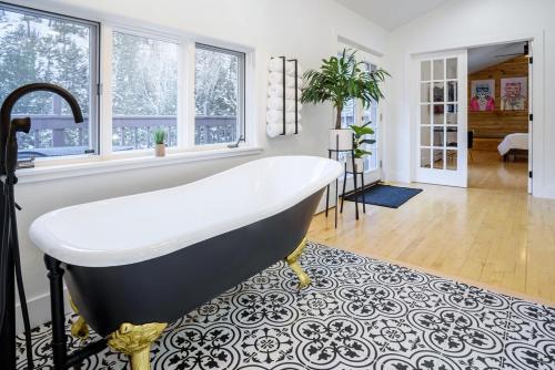 a bathroom with a bath tub in a room at Boulder Luxury Getaway 7 acres River & Pond in Boulder