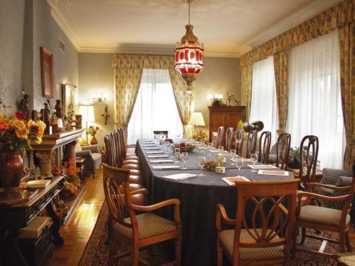 a large dining room with a long table and chairs at Hotel Xabier in Javier