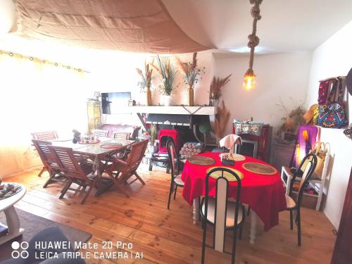 Posezení v ubytování L'ÉTAPE BIEN ÊTRE,chambres et tables d'hôtes,épicerie Café, salon de massage