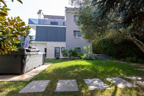 Luxury Villa Experience in Center of Zadar with heated pool and Jacuzzi