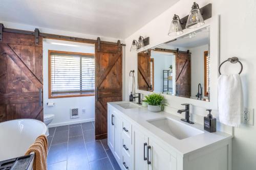 a bathroom with two sinks and a large mirror at The Pine Perch in Munds Park