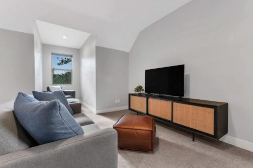 a living room with a couch and a flat screen tv at Cozy Studio Space in Williams in Williams