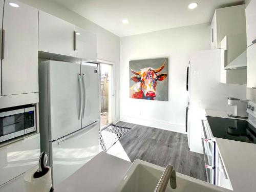 Kuchyň nebo kuchyňský kout v ubytování Downtown Boulder Luxury