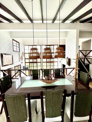 a dining room with a large table and chairs at Hotel MACA lago calima in Calima
