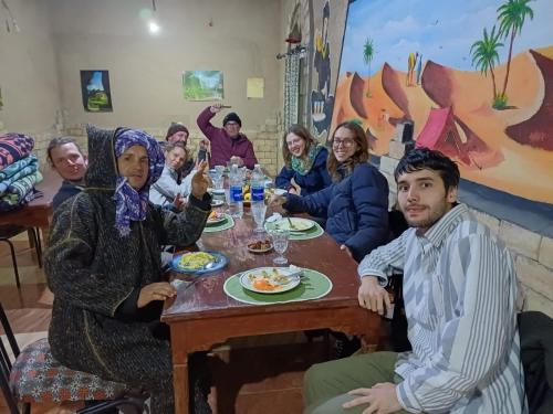 Gite take your time merzougaの宿泊客